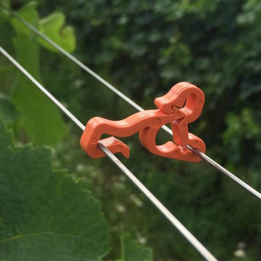 Antislip clip for vine branches "Parrot"